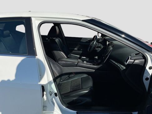 Used 2022 Nissan Maxima SR w/ Sport Mat Group FWD image 28