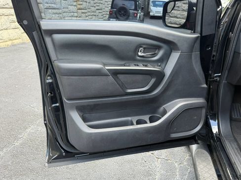 Used 2018 Nissan Titan SV w/ SV Convenience Package AWD/4WD image 28