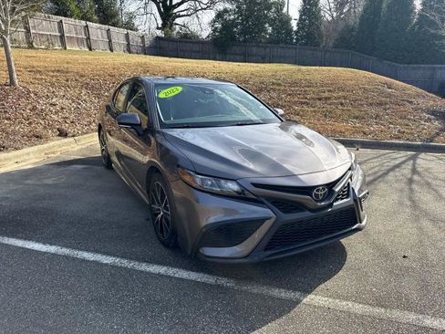 Certified 2023 Toyota Camry SE image 1