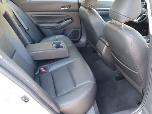 Used 2025 Nissan Altima 2.5 SR FWD image 17