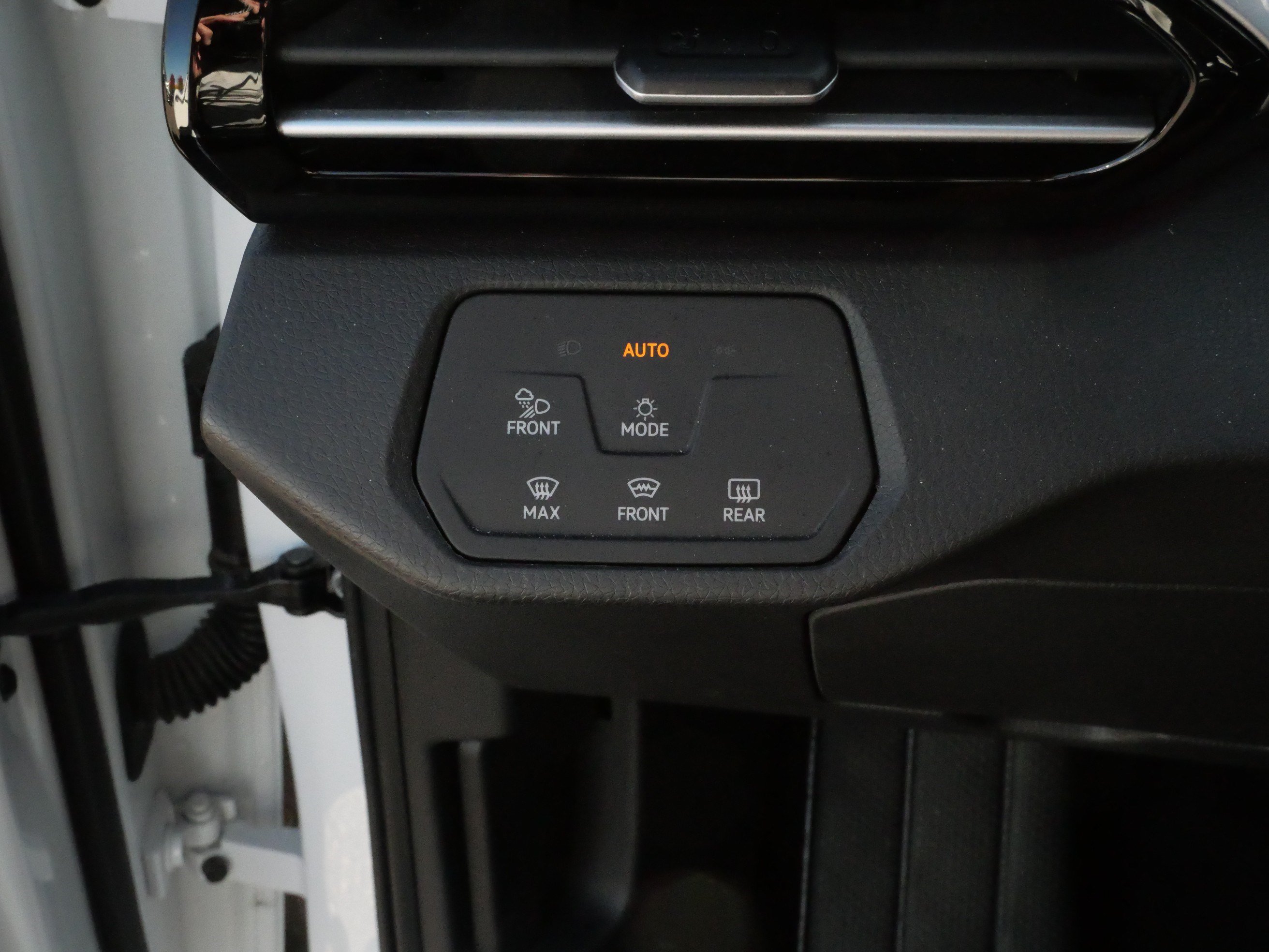 Certified 2025 Volkswagen ID.4 Pro S AWD/4WD image 27