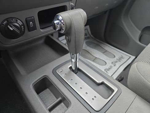 Used 2019 Nissan Frontier SV image 24