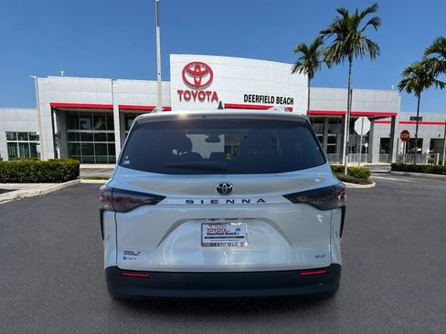 Used 2026 Toyota Sienna XLE FWD image 6