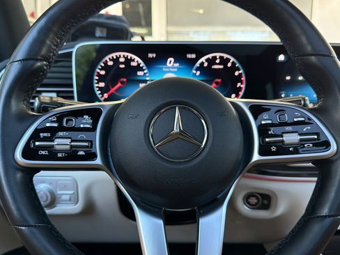 Used 2023 Mercedes-Benz GLS 450 4MATIC image 31