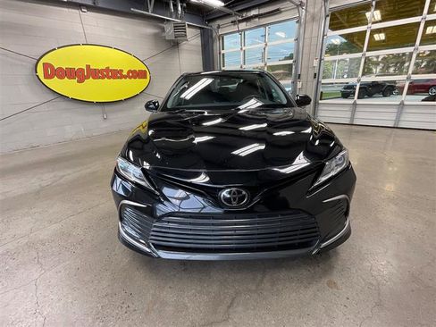Used 2022 Toyota Camry LE FWD image 8