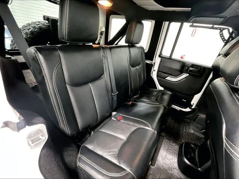 Used 2015 Jeep Wrangler Unlimited Rubicon AWD/4WD image 33