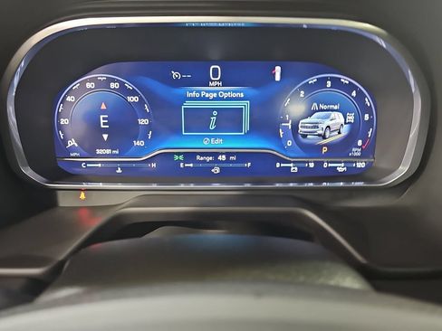 Certified 2023 Chevrolet Tahoe Z71 w/ Luxury Package AWD/4WD image 32
