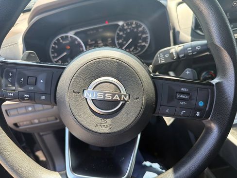 Used 2023 Nissan Rogue SV FWD image 14