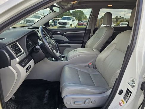 Used 2018 Toyota Highlander Limited Platinum image 12