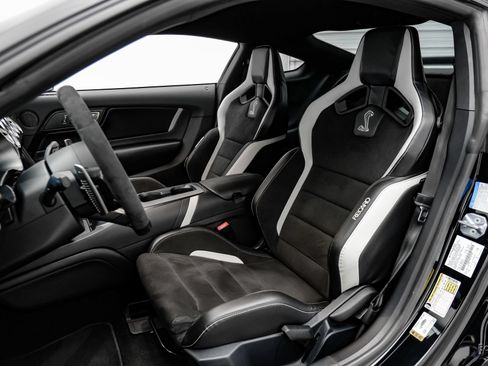 Used 2021 Ford Mustang Shelby GT500 w/ Carbon Fiber Track Pack RWD image 48