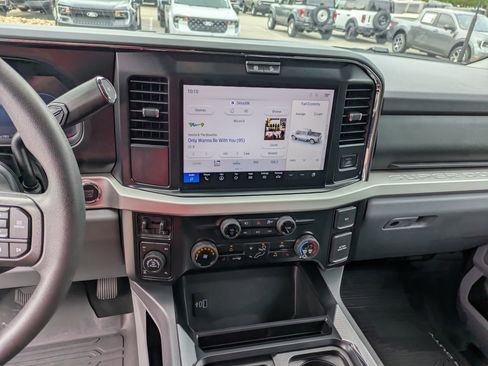 Certified 2025 Ford F250 XLT w/ Black Appearance Package AWD/4WD image 23