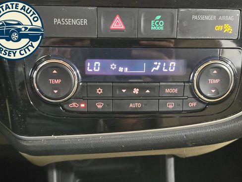 Used 2016 Mitsubishi Outlander SEL AWD/4WD image 16