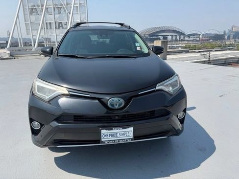 Used 2018 Toyota RAV4 Limited w/ Advanced Technology Package AWD/4WD image 8
