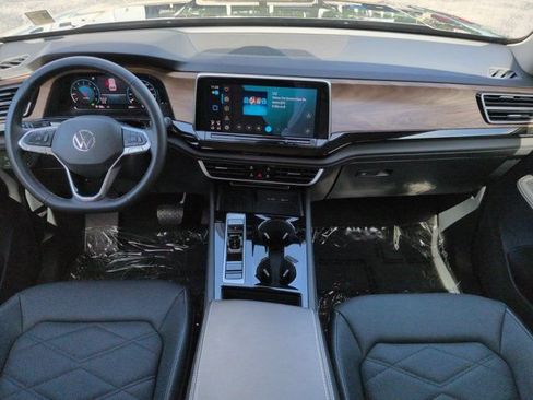 Used 2025 Volkswagen Atlas SE FWD image 14