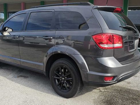 Used 2019 Dodge Journey SE w/ Blacktop Package FWD image 3
