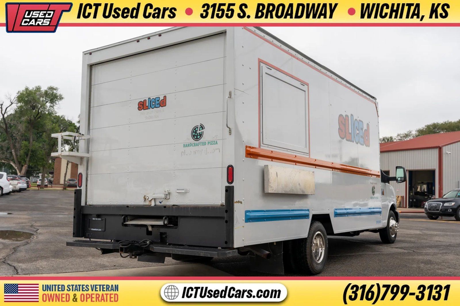 Used 2018 GMC Savana 3500 Extended w/ Driver Convenience Package RWD image 6