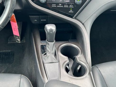 Used 2021 Toyota Camry SE FWD image 19
