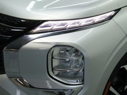 Used 2022 Mitsubishi Outlander SEL FWD image 2