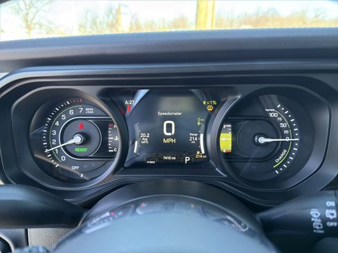 Certified 2025 Jeep Wrangler Sahara image 34