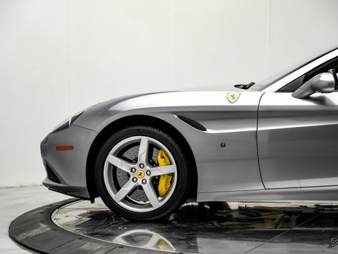 Used 2016 Ferrari California T image 7