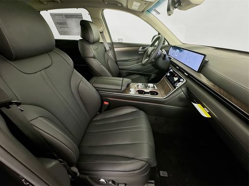 Certified 2025 Genesis GV80 2.5T Advanced image 29