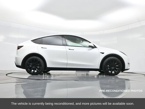 Used 2022 Tesla Model Y Long Range image 47