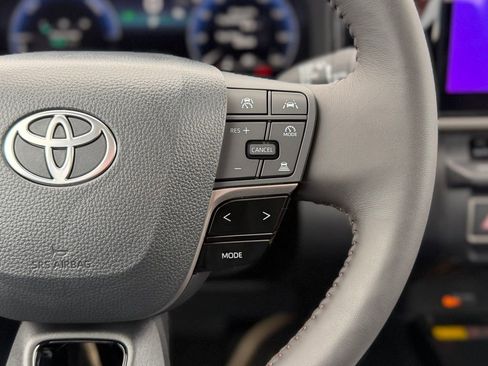 Used 2025 Toyota Camry XLE image 10