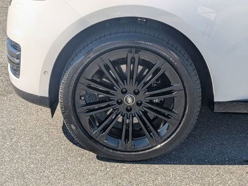 Used 2025 Land Rover Range Rover Long Wheelbase SE image 10