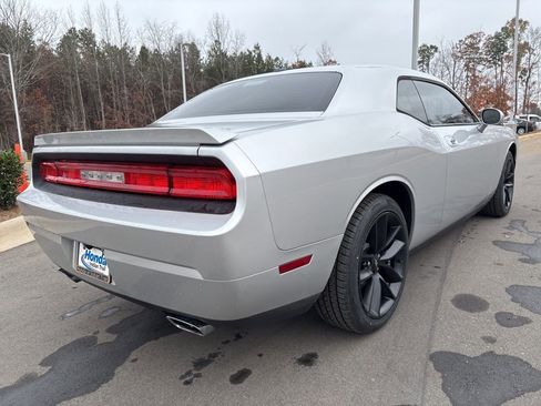 Used 2010 Dodge Challenger R/T image 5