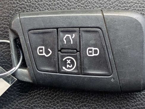 Used 2023 Volkswagen Tiguan SE R-Line FWD image 33