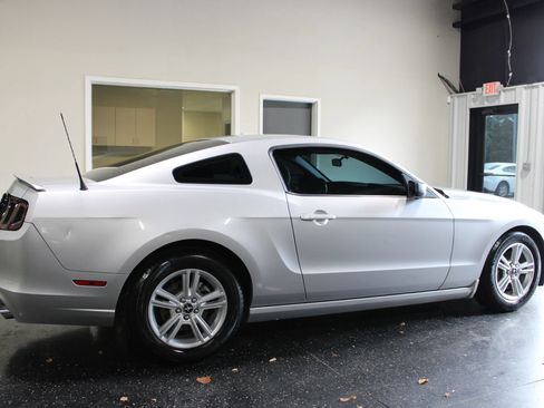 Used 2013 Ford Mustang Coupe RWD image 3