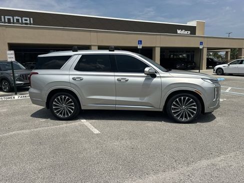 Used 2023 Hyundai Palisade Calligraphy FWD image 5