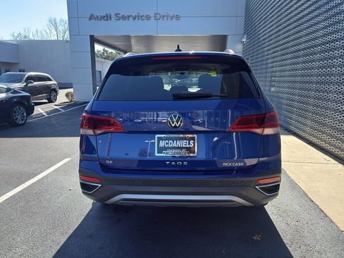 Used 2022 Volkswagen Taos SE w/ Driver Assistance Package image 4