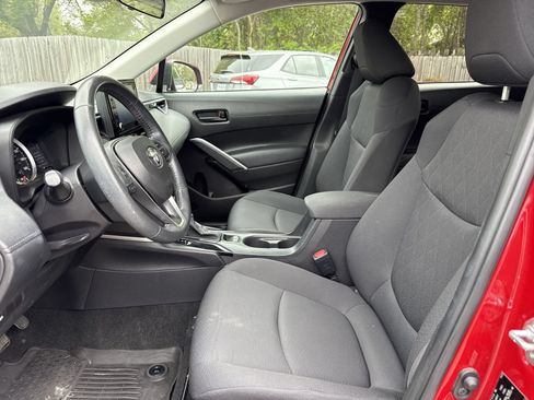 Used 2022 Toyota Corolla Cross LE FWD image 9