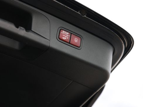 Used 2019 Mercedes-Benz GLC 300 w/ Premium Package image 47
