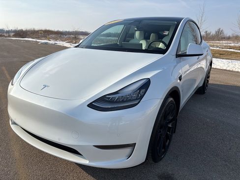 Used 2022 Tesla Model Y Long Range image 5