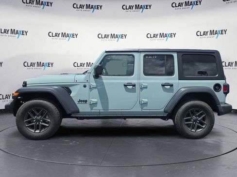Used 2024 Jeep Wrangler Unlimited Sport AWD/4WD image 2