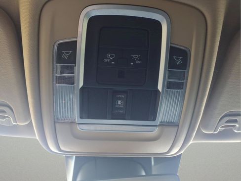 Used 2021 RAM 1500 Laramie w/ Off Road Group AWD/4WD image 29