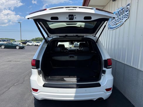 Used 2018 Jeep Grand Cherokee Altitude AWD/4WD image 6