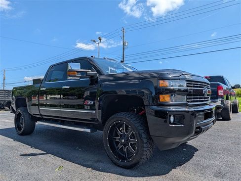 Used 2017 Chevrolet Silverado 2500 LTZ w/ Duramax Plus Package AWD/4WD image 10