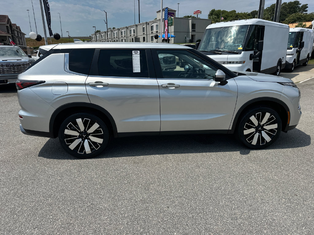 Used 2025 Mitsubishi Outlander SE AWD/4WD image 8