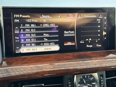 Used 2017 Lexus LX 570 4WD w/ Luxury Package image 25