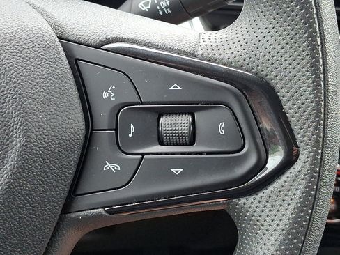 Used 2025 Chevrolet Trax LT FWD image 21