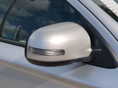 Used 2020 Mitsubishi Outlander ES image 12