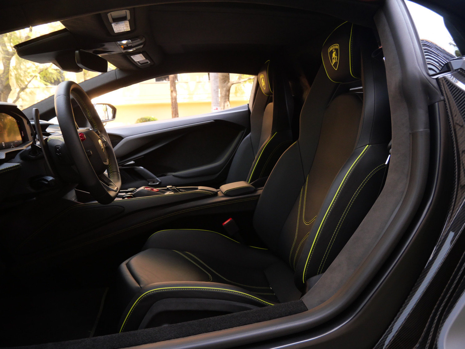 Used 2025 Lamborghini Revuelto AWD/4WD image 6