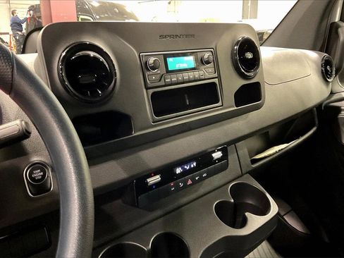 Used 2025 Mercedes-Benz Sprinter 2500 image 5
