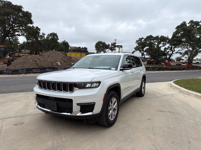 Used 2022 Jeep Grand Cherokee L Limited w/ Luxury Tech Group II AWD/4WD image 2
