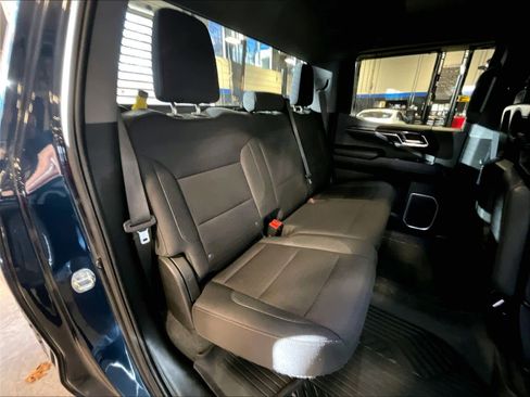 Used 2022 Chevrolet Silverado 1500 LT Trail Boss image 16