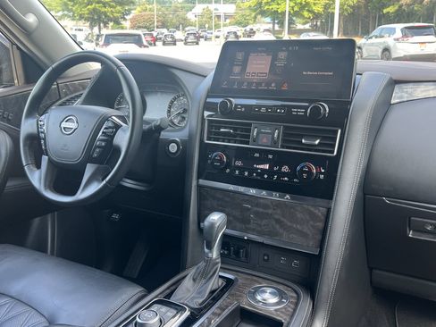 Used 2023 Nissan Armada Platinum w/ Captain's Chairs Package RWD image 3