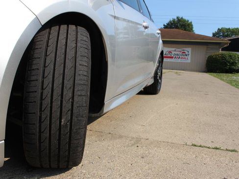 Used 2015 Ford Focus SE w/ SE Sport Package FWD image 42